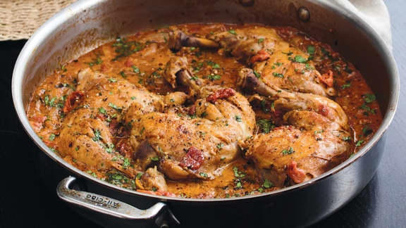 Cuisses de poulet braisées, sauce rosée