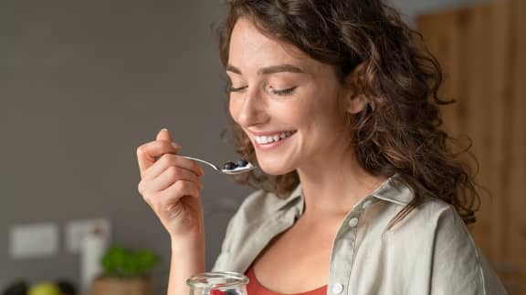 12 aliments à consommer pour des cheveux forts et brillants