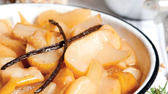 Compote de pommes et de poires chaude