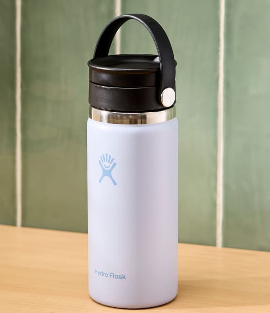 Les tasses isothermes les plus performantes pour boire chaud ou froid toute la journée