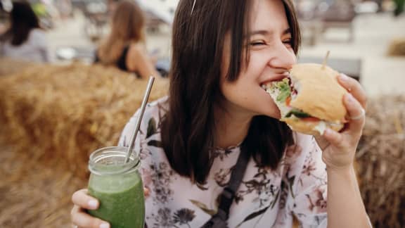 Envie de grignoter ? Découvrez le geste simple qui freine les fringales