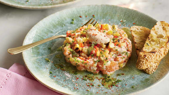 Samedi soir : Tartare de saumon à la pêche et au maïs