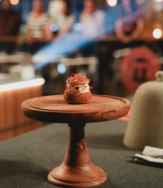 Choux à la crème, chantilly au fromage et fruits rouges