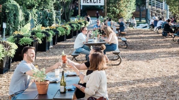 7 restaurants avec une belle terrasse pour profiter de l’été en toute sécurité