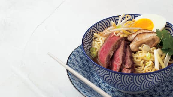 soupe ramen aux lanières de bœuf