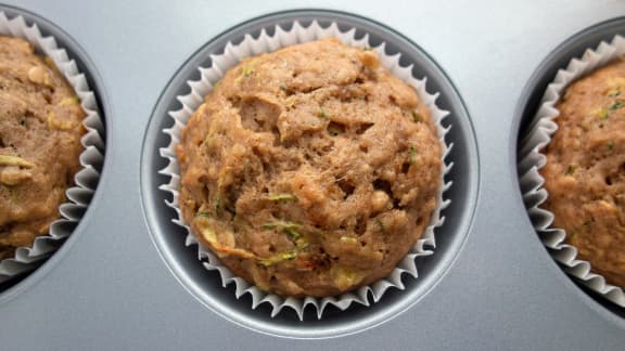 Muffins aux courgettes, au blé et aux raisins secs