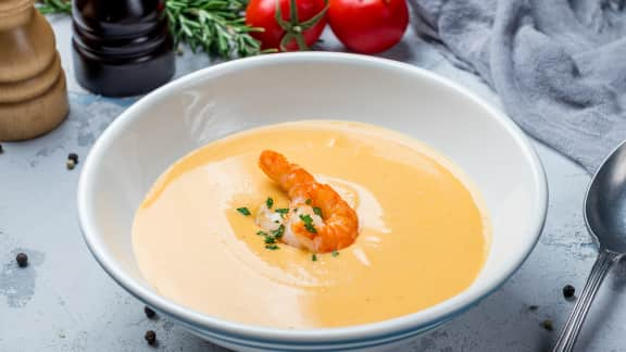 Soupe froide de carotte et orange à la citronnelle et tartare de crevettes