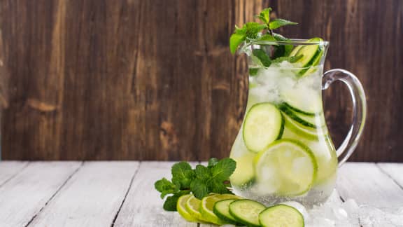 Sangria blanche au melon miel et concombre