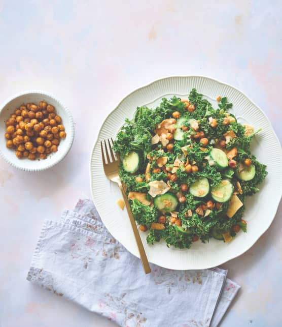 Salade de kale et de pois chiches, style falafel
