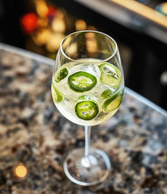 Jalapeño dans votre verre de vin? Voici pourquoi c’est LA tendance estivale