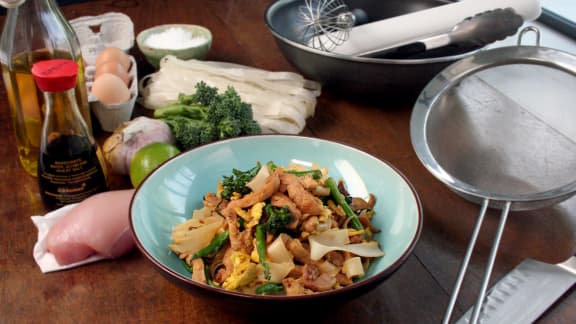 Sauté de poulet aux nouilles de riz