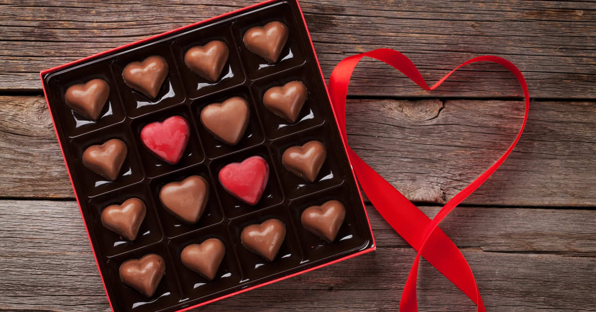 Coffret forme Coeur plat tout Chocolat pour la Saint Valentin avec