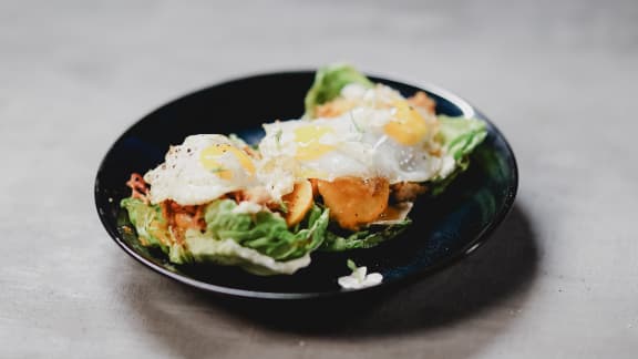 Bouchées de sucrine, caille style curry aux tomates, poivrons et piments