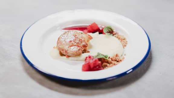 Foie gras, purée de céleri-rave et poires pochées au porto