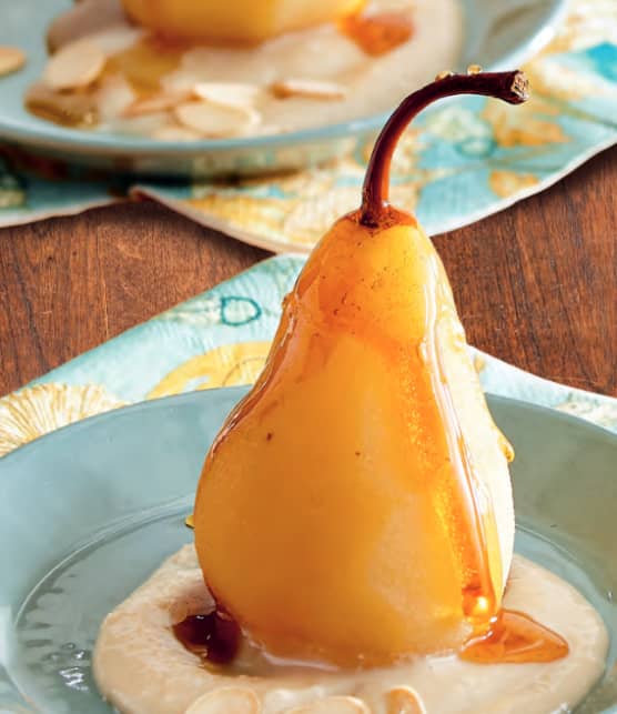 Poires pochées à l'érable et à la crème d'amandes