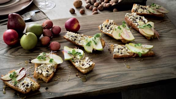 Crostini de chèvre au miel et au grué de cacao