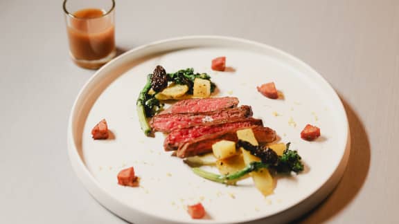 Picanha, purée de panais au chocolat blanc, morilles et sauce au porto