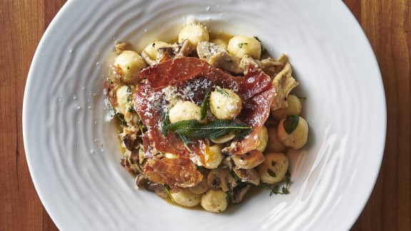 Gnudis aux champignons sauvages, sauce aux truffes