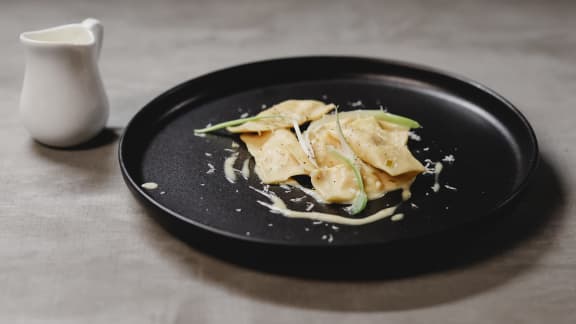 Pâtes farcies au poulet et ricotta, sauce crémeuse au citron