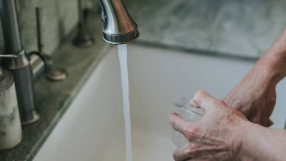 Voici l'objet que l'on oublie de laver et qui pourrait contaminer tous nos aliments