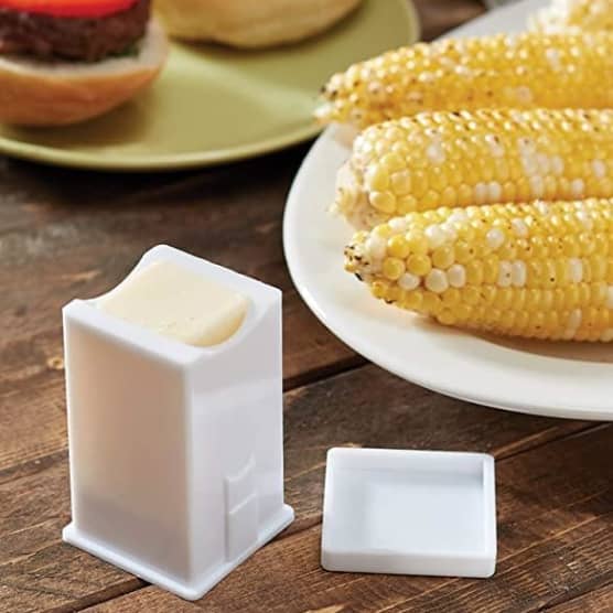 Cet outil de cuisine à moins de 10$ est un must pour votre prochaine épluchette de blé d'Inde