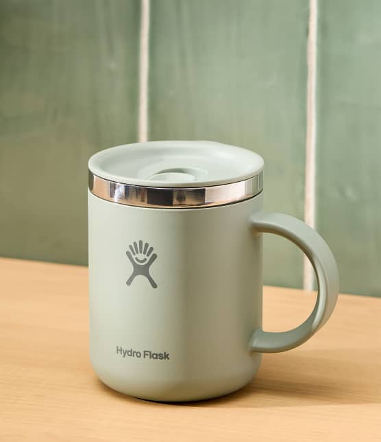Les tasses isothermes les plus performantes pour boire chaud ou froid toute la journée