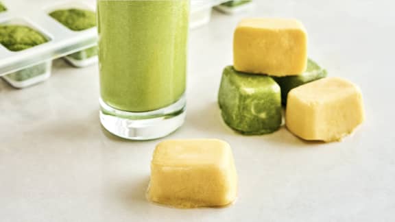 Composition Avec Bouteille De Smoothie Vert Sain Et Ingrédients