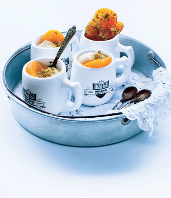 Abricots au rhum, au miel et aux pistaches