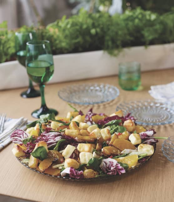 Salade aux betteraves et aux croûtons de halloumi, vinaigrette épicée à l’orange