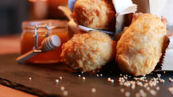 Croquettes de poulet, sauce miel et moutarde