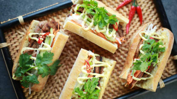 Bánh mì de porc grillé et mayonnaise Kewpie