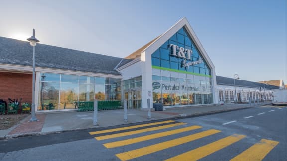 Le tout premier supermarché asiatique T&T au Québec vient d'ouvrir
