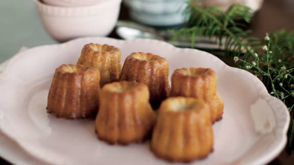 Cannelés bordelais, brandy, orange et cardamome