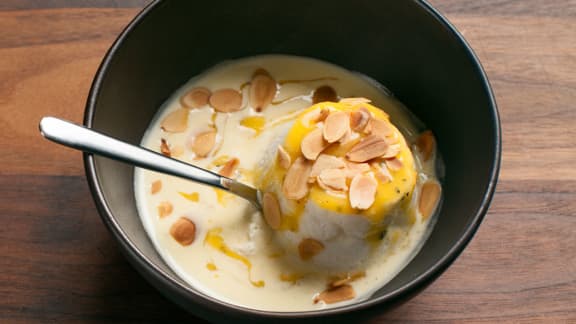 Verrine île flottante et coulis de fruits