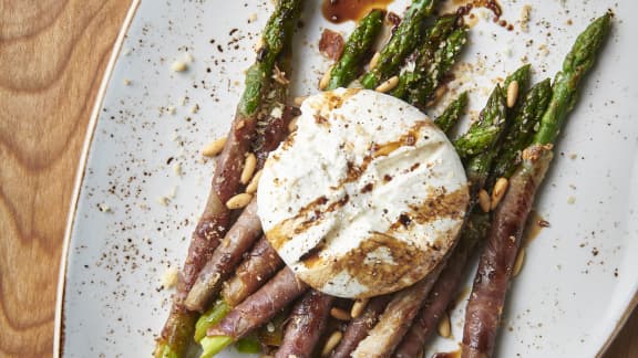 Asperges, prosciutto et burrata