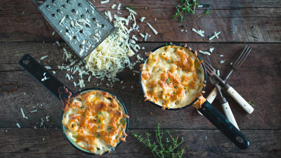 Macaroni au fromage, bière et herbes salées