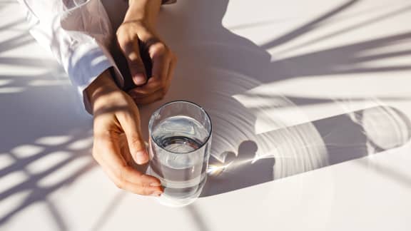 Voici pourquoi les femmes de plus de 40 ans devraient boire plus d’eau