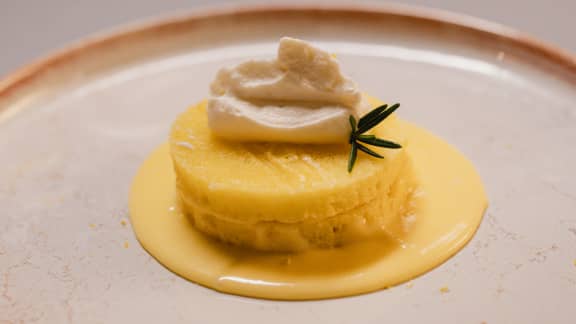 Gâteau à l’huile d’olive, yogourt, romarin et citron