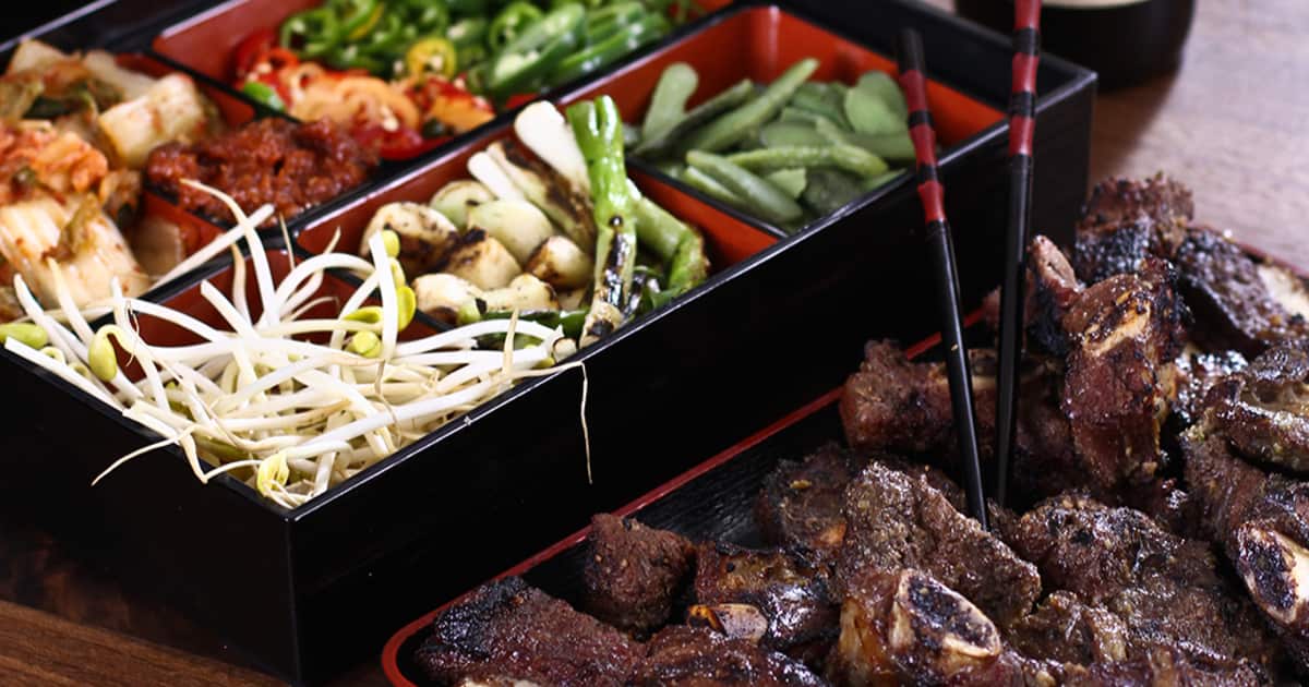 Boeuf à la citronnelle, nouilles et salade (bo bun)-image