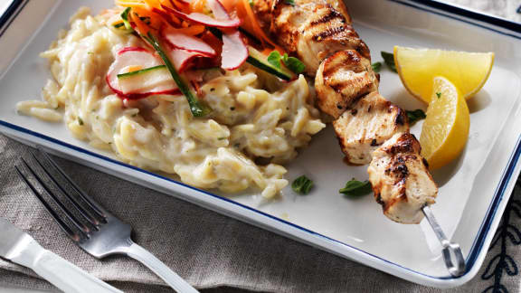 souvlaki de poulet avec orzo au citron