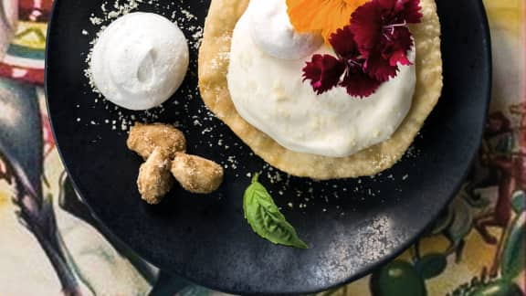 buñuelo (beignet) avec mousse de fromage frais