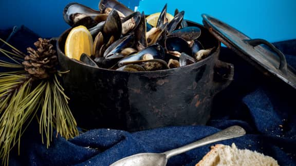 moules bleues fumées aux épines de pin