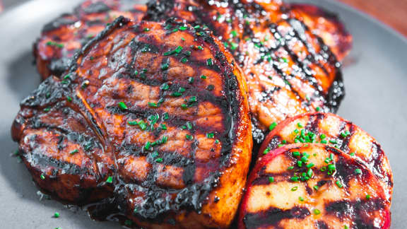 Côtelettes de porc au cidre de glace et steaks de pommes