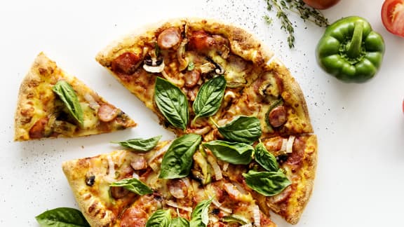 Mercredi : Pizza à la saucisse et fromage scamorza