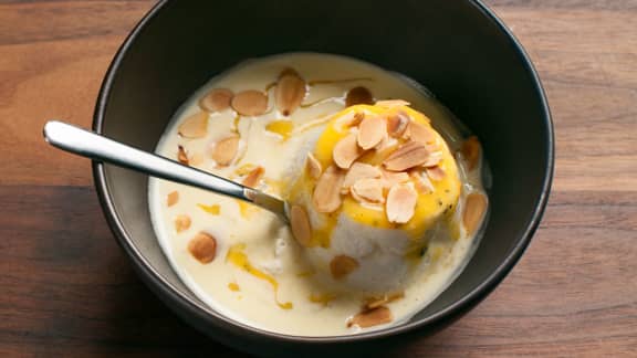 Verrine île flottante et coulis de fruits