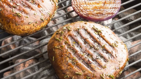 Champignons portobello grillés à l'ail et au fromage