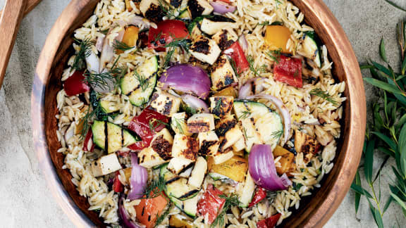 Salade de paillasson et légumes grillés en vinaigrette crémeuse à l’aneth