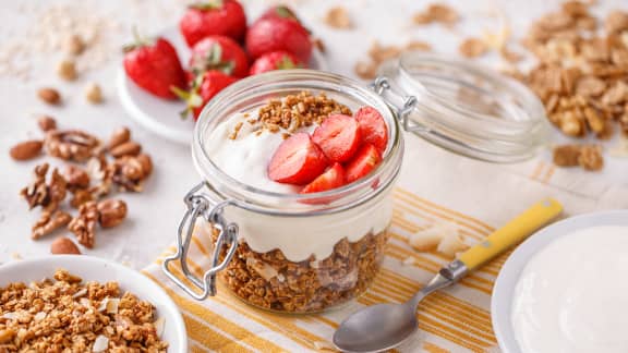 Parfait yogourt, fruits et granola comme au McDo