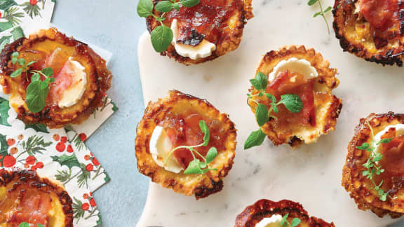 Mini tartelettes tatin au jambon et fromage avec confiture d’oignons