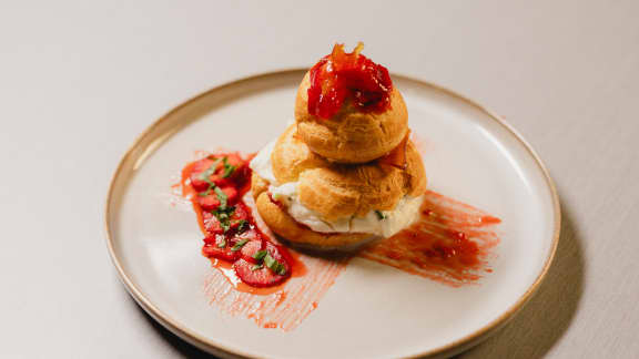 Religieuses à la fraise et rhubarbe